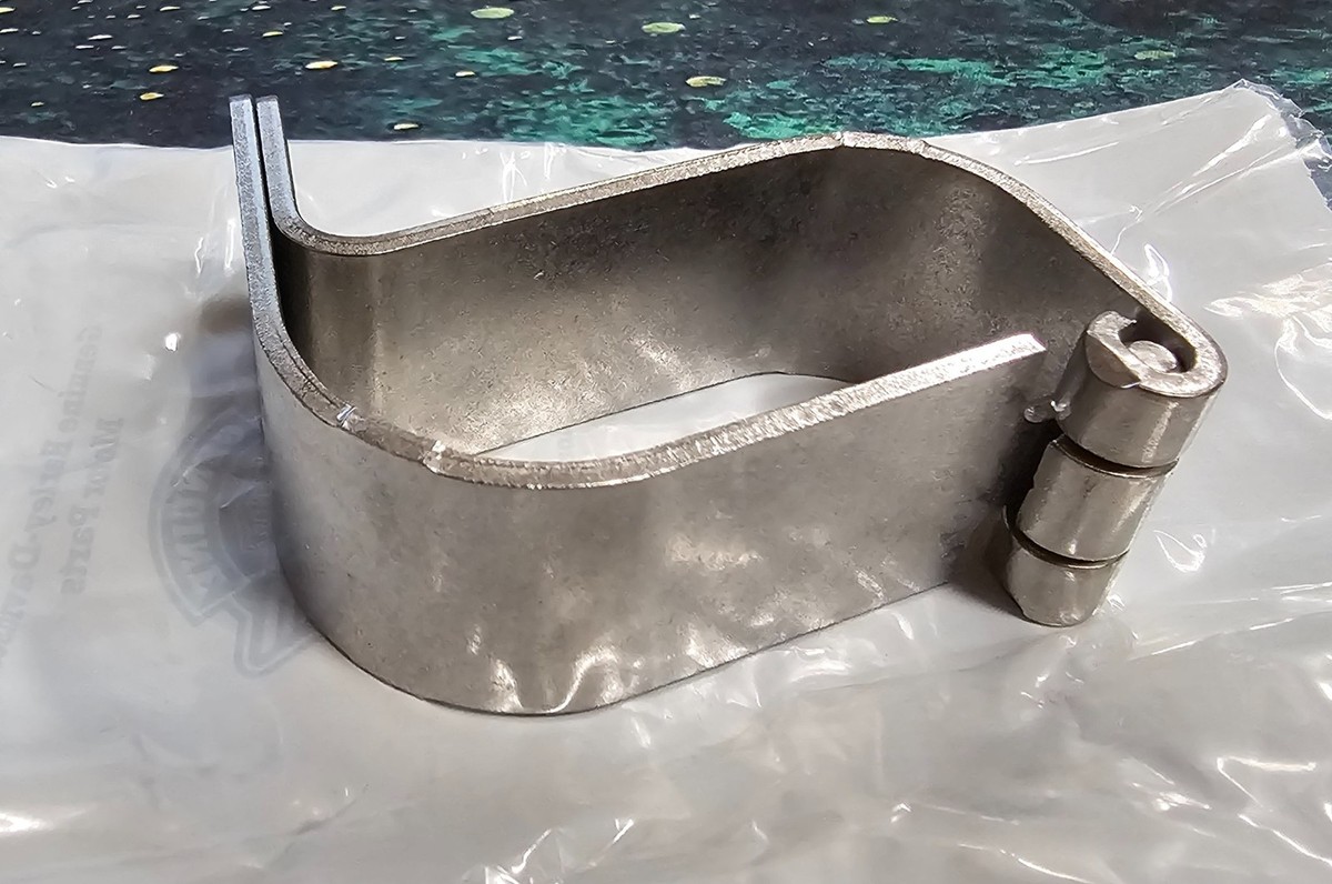 OEM Harley Davidson Hinged Muffler Exhaust Mount Clamp FLHR Road