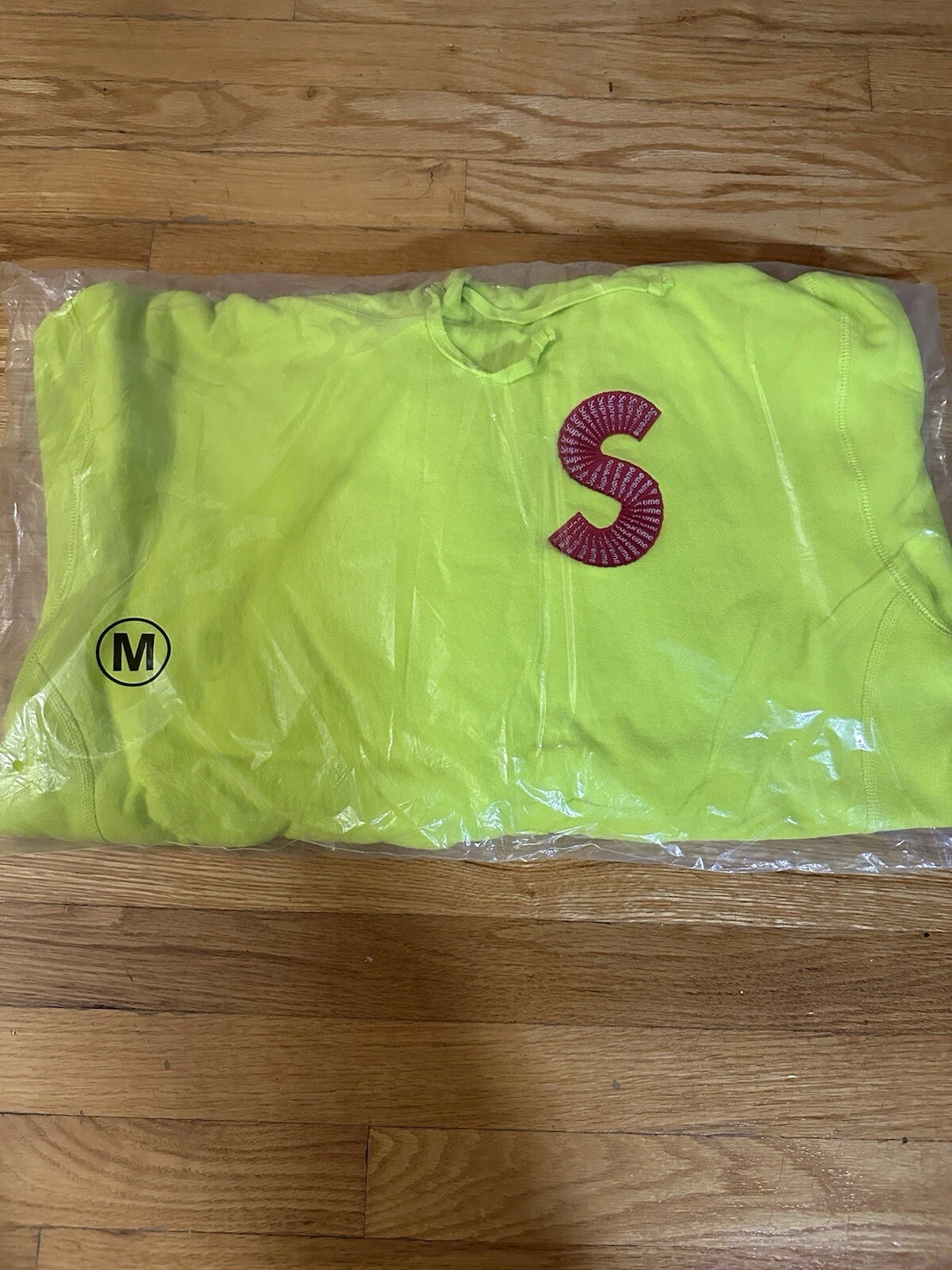 Sweat à capuche logo SUPREME S ; vert acide ; FW20 ; (TAILLE M)DEADSTOCK 