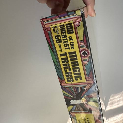 100 Of The Greatest Magic Tricks of The Past 50 Years Magic Tricks Kit NEW - Picture 7 of 8