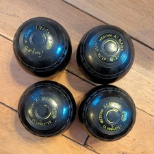 Almark Clubmaster medium Size 5 Heavy Lawn Bowls - Set of 4 
