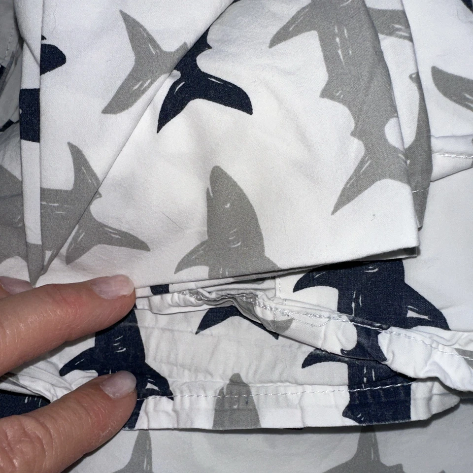 Lençol de tubarão Pottery Barn Kids tamanho completo apenas plano, cor azul e cinza em excelente estado usado - Imagem 4 de 4