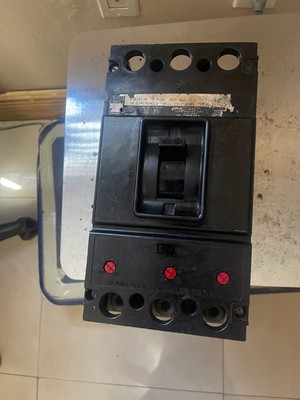 WESTINGHOUSE 225A 240V 3 POLE USED IN GOOD CONDITION