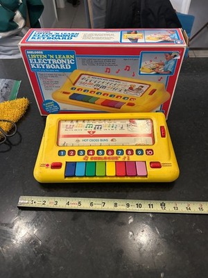 Vintage Shelcore Listen  N Learn Electronic Keyboard 13x7 Works in Box
