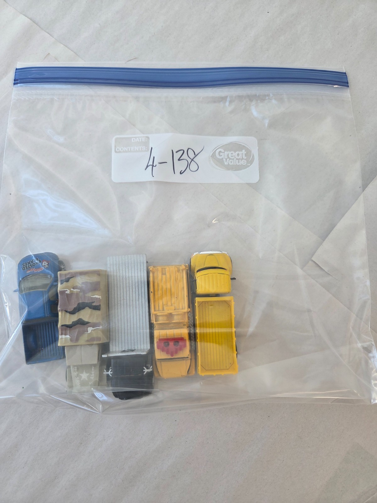 Grab Bag Lot #4-138 HO Scale Cars 5 Pieces