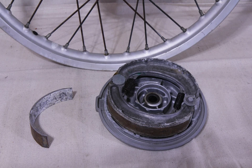 Honda XL250 XL350 MT250 1976 frenos de cubo de rueda delanteros de 21" Foto 2 de 4