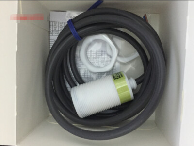 Z 1PCS NEW OMRON Proximity switch E2FQ-X10Y1