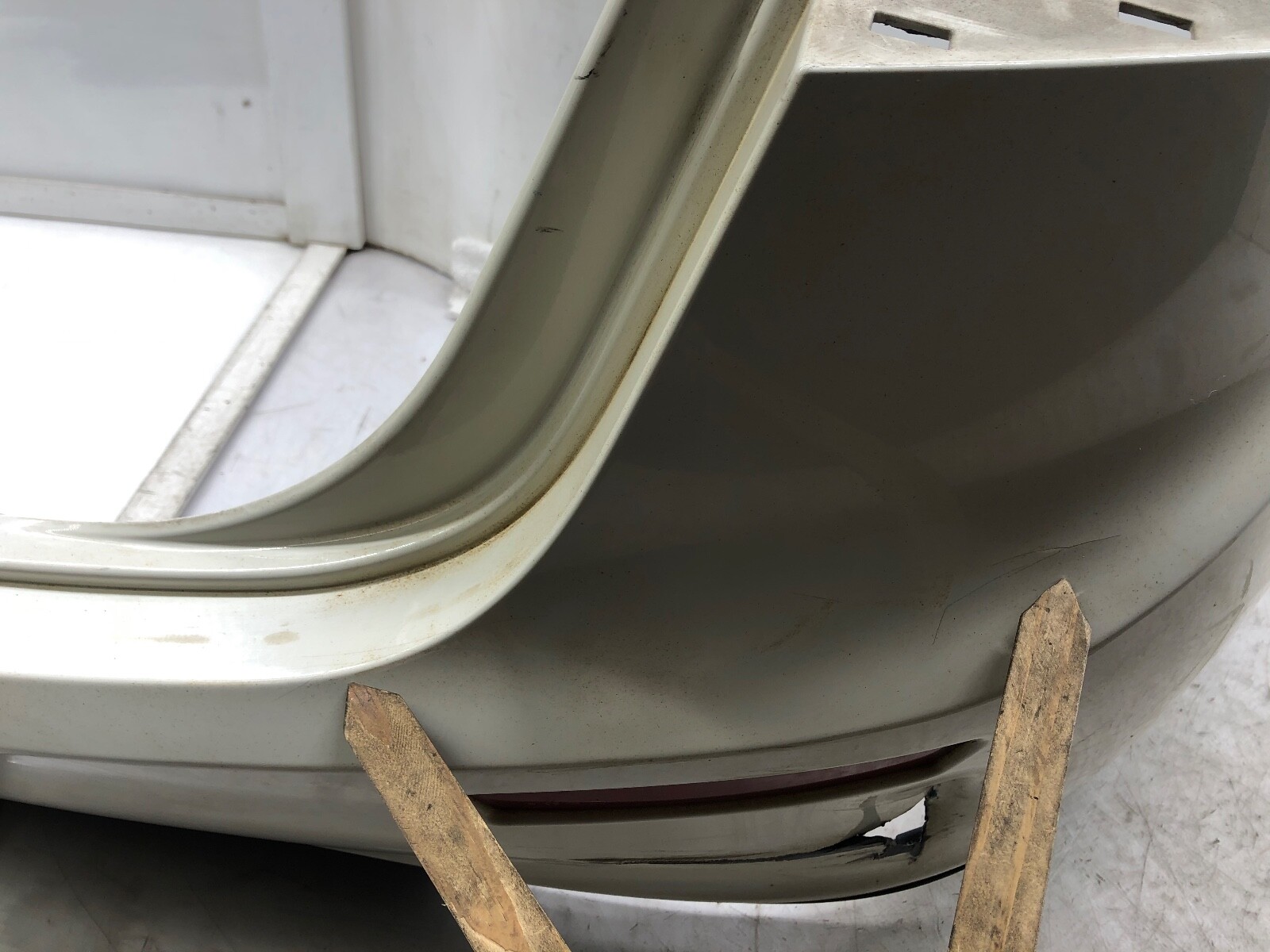 2014-2017 MASERATI GHIBLI REAR BUMPER COVER OEM BIANCO WHITE #DAMAGED.