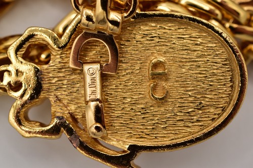 Christian Dior Vintage Logo Bow Charm Bracelet CD Gold Pearl Chunky 7.5 80s Bin7 - Picture 11 of 11