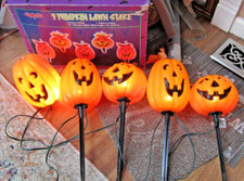 5 Pumpkin Lawn Stake Halloween Decoration Indoor/Outdoor in Box Works