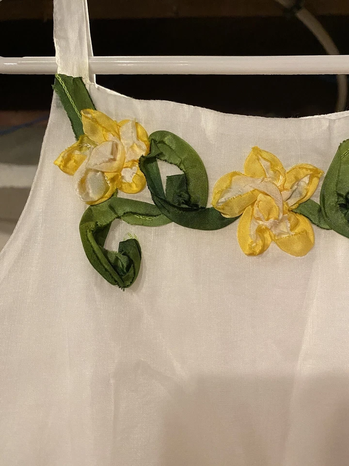 Vestido Halabaloo Niña Talla 5 Blanco Roseta Flores Cinta Tirantes Flor Amarilla Foto 2 de 4