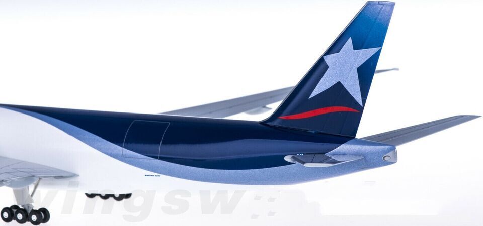 1:200 32CM Hogan LAN CARGO BOEING 777F Airfreighter ABS Plastic