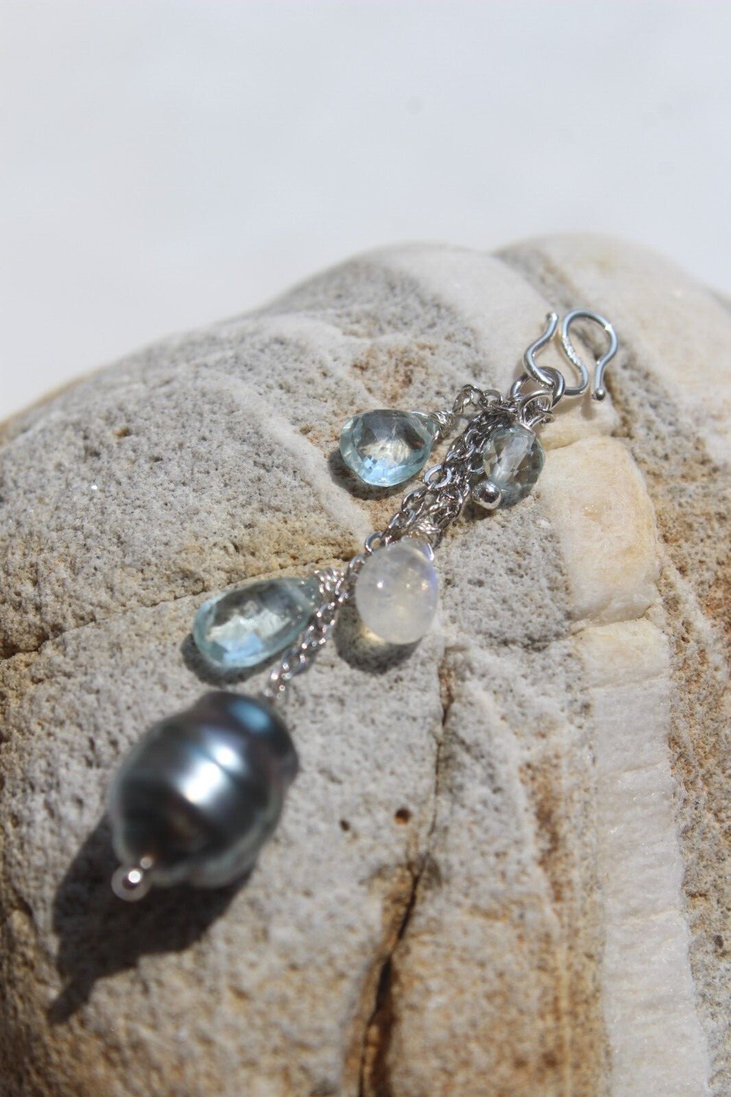 Pendentif en perle noire, aigue-marine et lune en argent 545, collection Astrale
