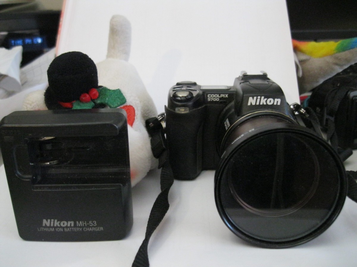 Nikon Coolpix 5700 Digital Camera Tested Working Used with battery