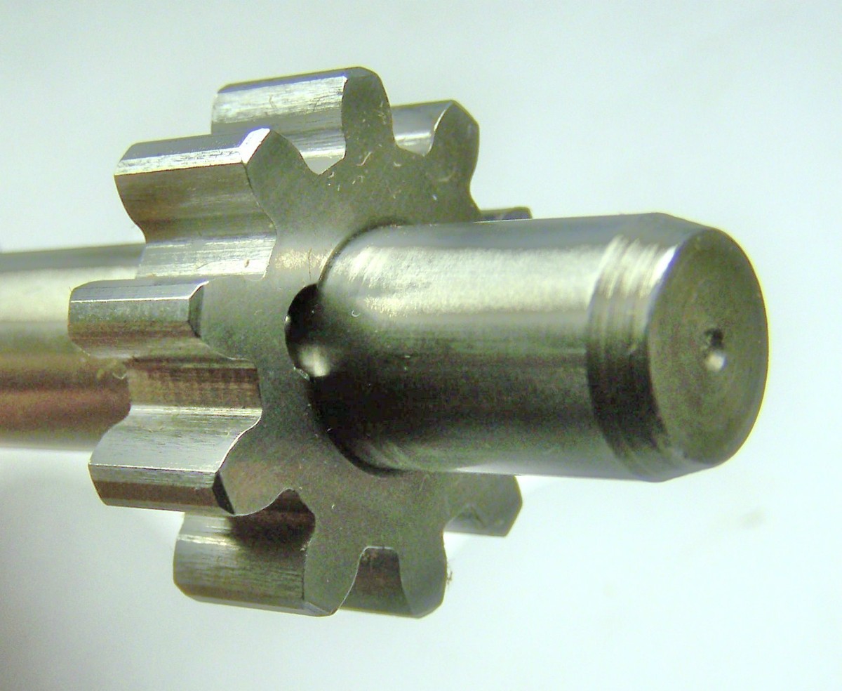 M1070 8V92 DETROIT DIESEL 5146705 NEW FUEL PUMP GEAR SHAFT M1070 8V92 DETROIT DIESEL 5146705 NEW FUEL PUMP GEAR SHAFT