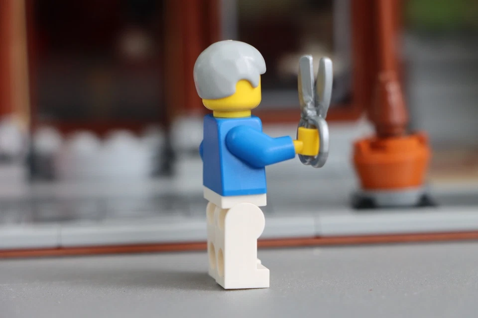 LEGO® Creator Expert 10246 Detective’s Office 100% Complete With Instructions - Image 4 of 4