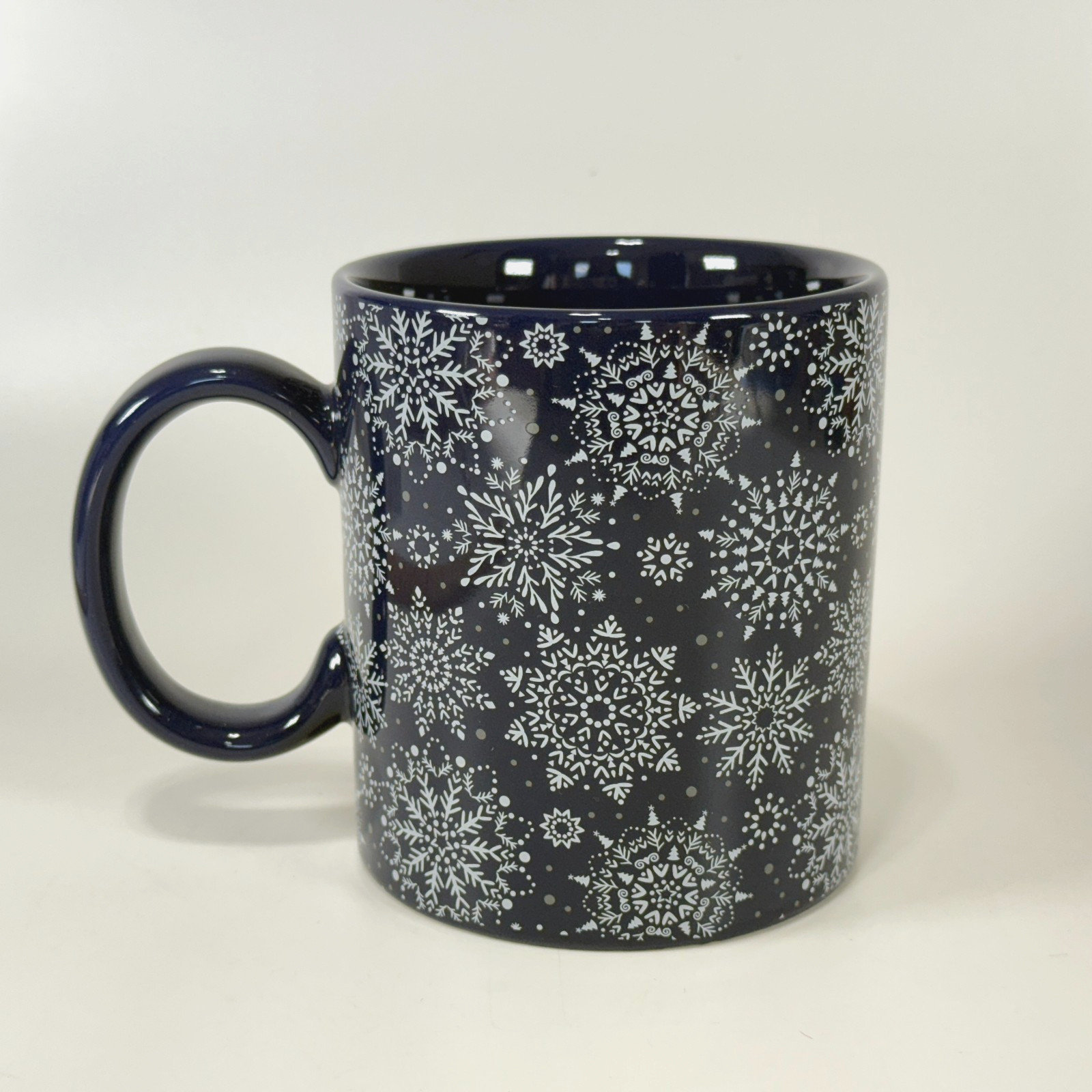 Chic & Tonic Snowflake Coffee Mug Blue and White Ceramic in Box 16 oz