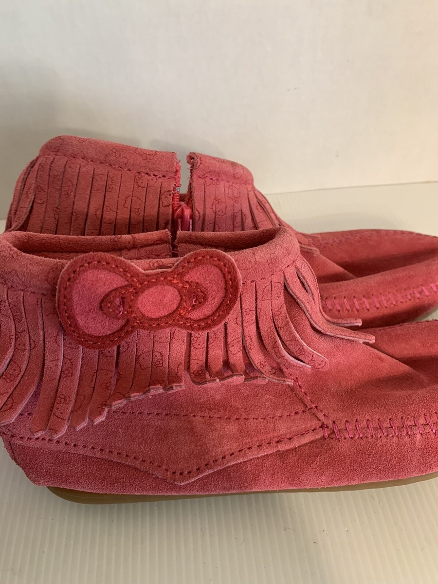 Minnetonka Hello Kitty Pink Leather Moccasins Boots Limited Edition Girls  Size