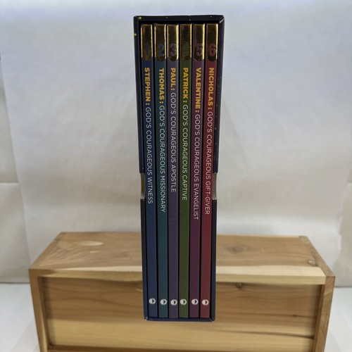 The Courageous Series Box Set of 6 Books Vombooks Christian Biblical Childrens - Foto 5 di 7