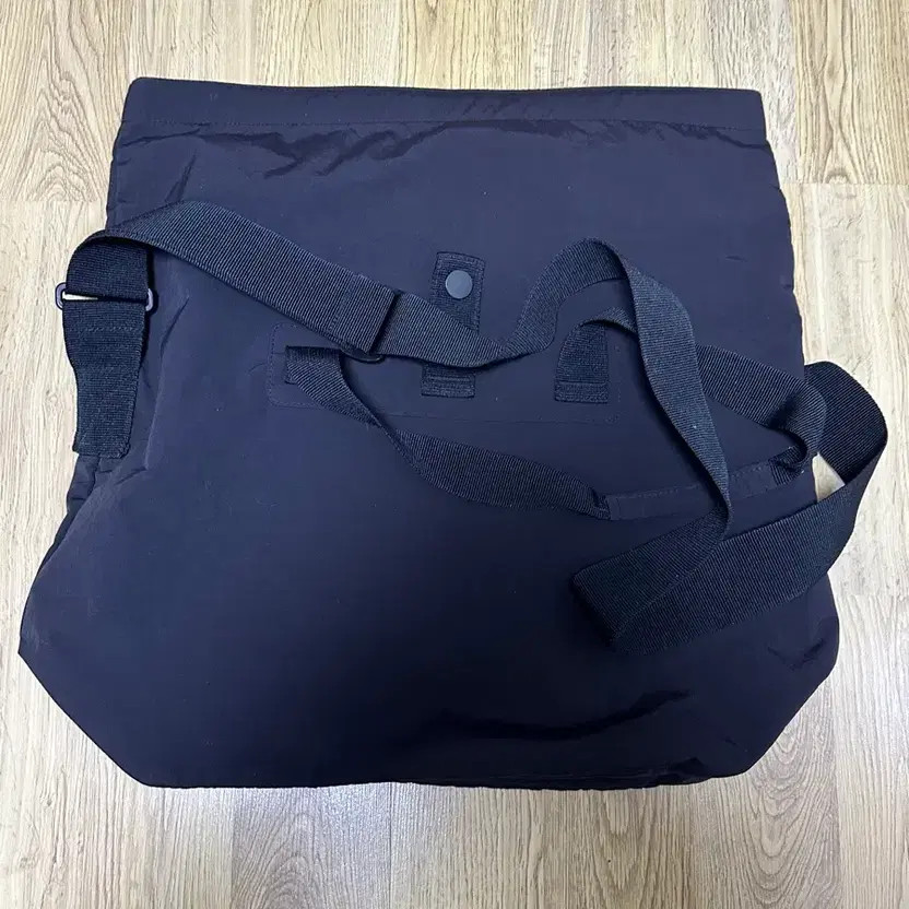 Uniclo U Crossbody Bag - Black thumbnail 3