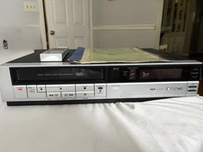 Hitachi VT-74AY VHS VCR Adjustomatic Japan  w/ Manual & Card  Remote