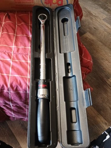 Husky Pro Torque Wrench 39103 Socket Wrench with Case