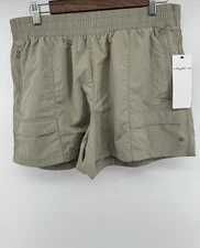 Layer 8 Night Walk Cargo Shorts Womens Large Green Quick Dry Lightweight Outdoor