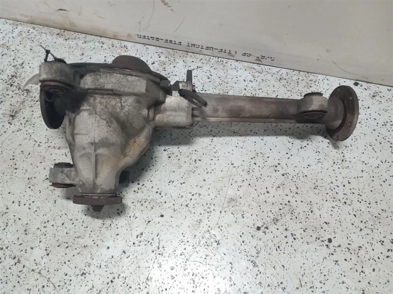 Ford Expedition 2003-2006 montaje de portador diferencial delantero Foto 3 de 4