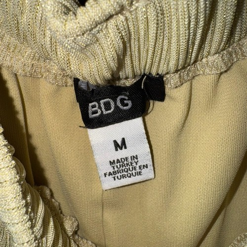Mini abito Urban Outfitters BDG Jonie spalle scoperte oro scintillante plissettato nuovo con etichette taglia M - Foto 2 di 6
