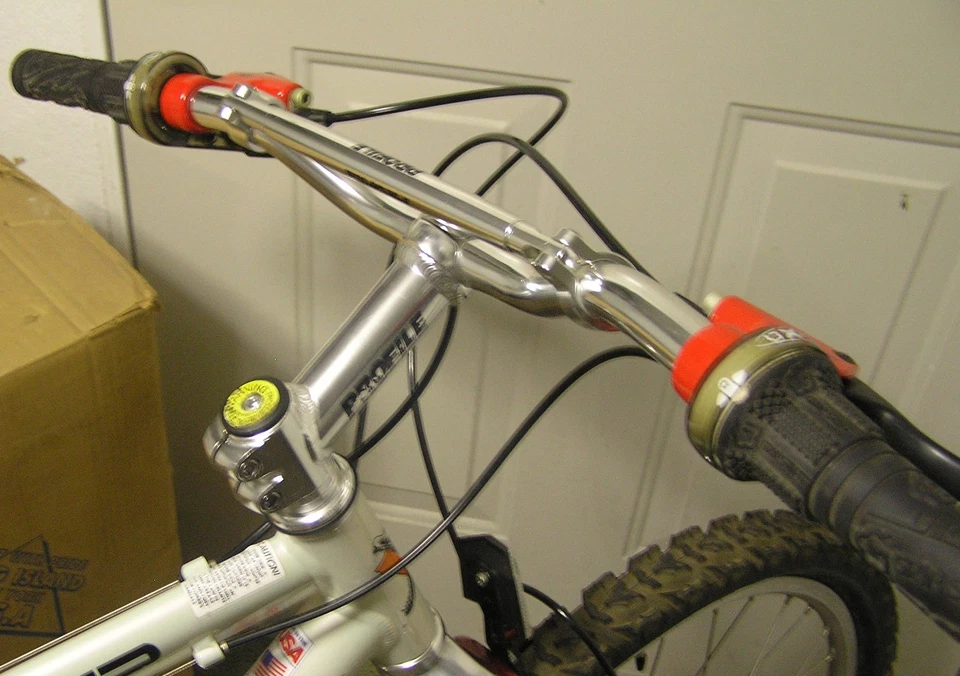 Bicicleta de montaña Barracuda Cuda Comp Red Rock Shox Judy DH horquilla 16" MTB Foto 4 de 4