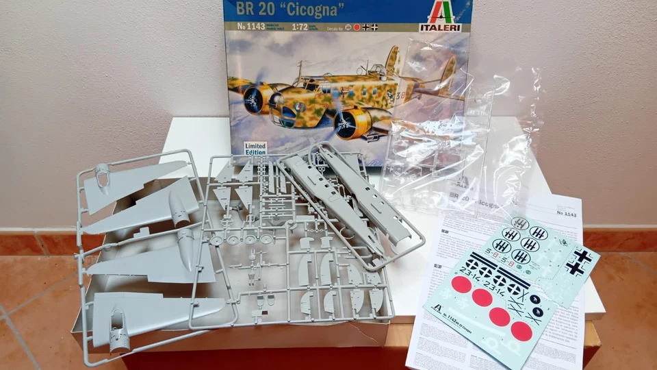 Italeri BR 20 "Cicogna" Model Kit Scala 1/72 - Immagine 3 di 4