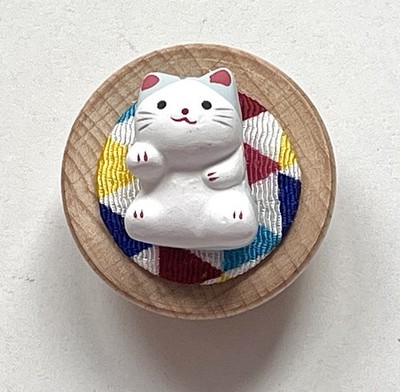Japan Ryukodo ceramic ''mackerel tabby cat'' right hand up wooden tumbler 龍虎堂