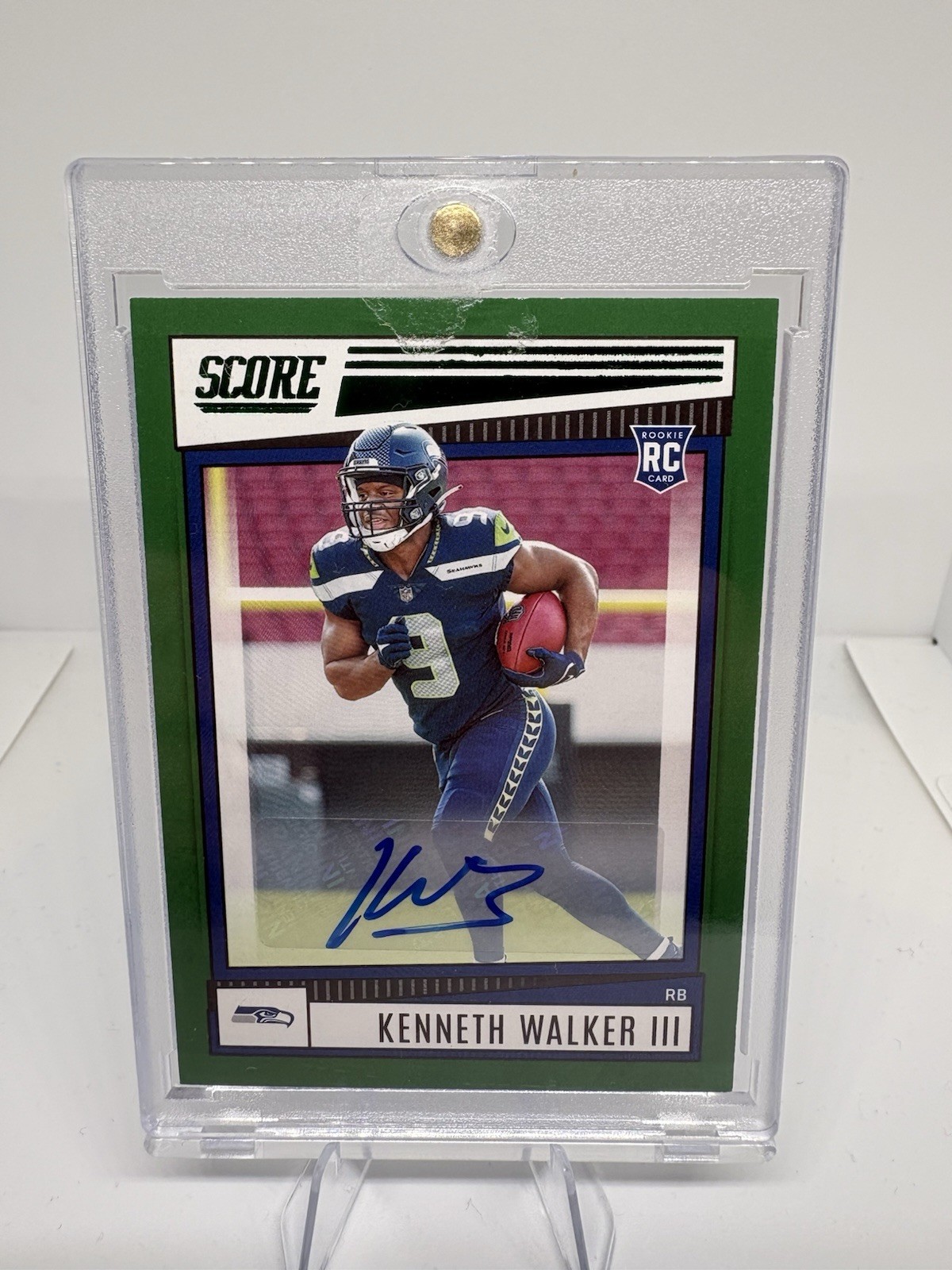 2022 Score - Rookies Kenneth Walker III #329 Green Signatures (AU, RC)