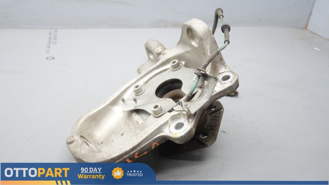 2003-2008 Maserati Quattroporte M139 Front Right Side Spindle Knuckle Hub OEM