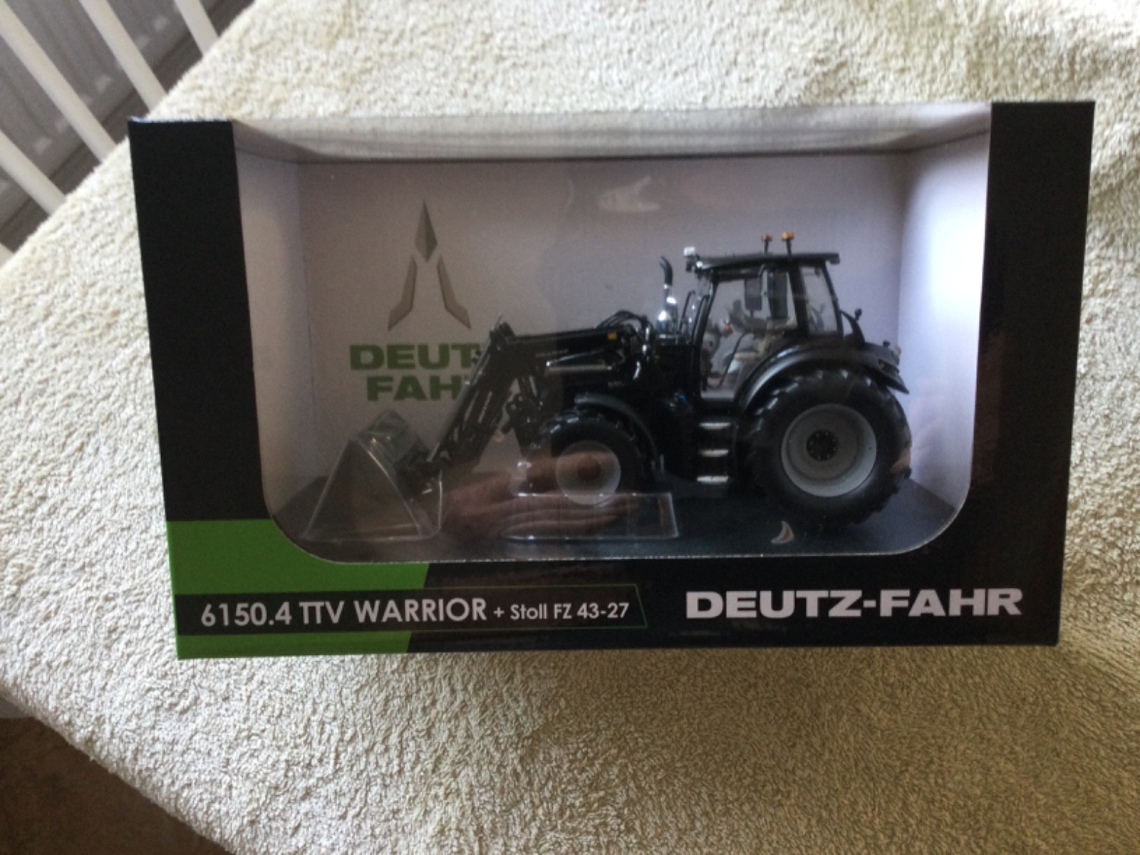 Universal Hobbies Toy Model Deutz-Fahr 6150.4 TTV-Warrior Black F/ Loader Ltd