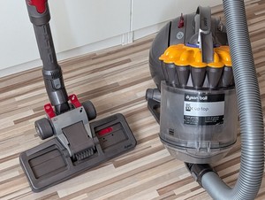 original Dyson DC33 C up top, beutelloser Staubsauger,  Bodenbürste,  DC 33C