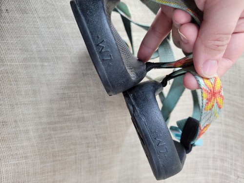 Chaco Women´s Classic Hawaiian Floral Sandals Size 7 - Picture 3 of 5