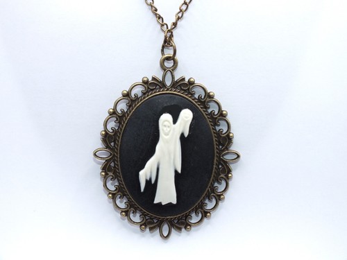 Haunted Mansion Grim Reaper Phantom Necklace, Victorian Cameo - 第 1/16 張圖片
