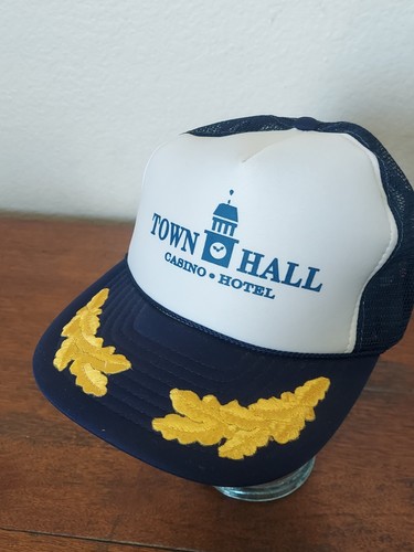 VTG 90s TOWN HALL CASINO GAMBLING GOLD LEAF POKER BLUE TRUCKER SNAPBACK HAT MESH