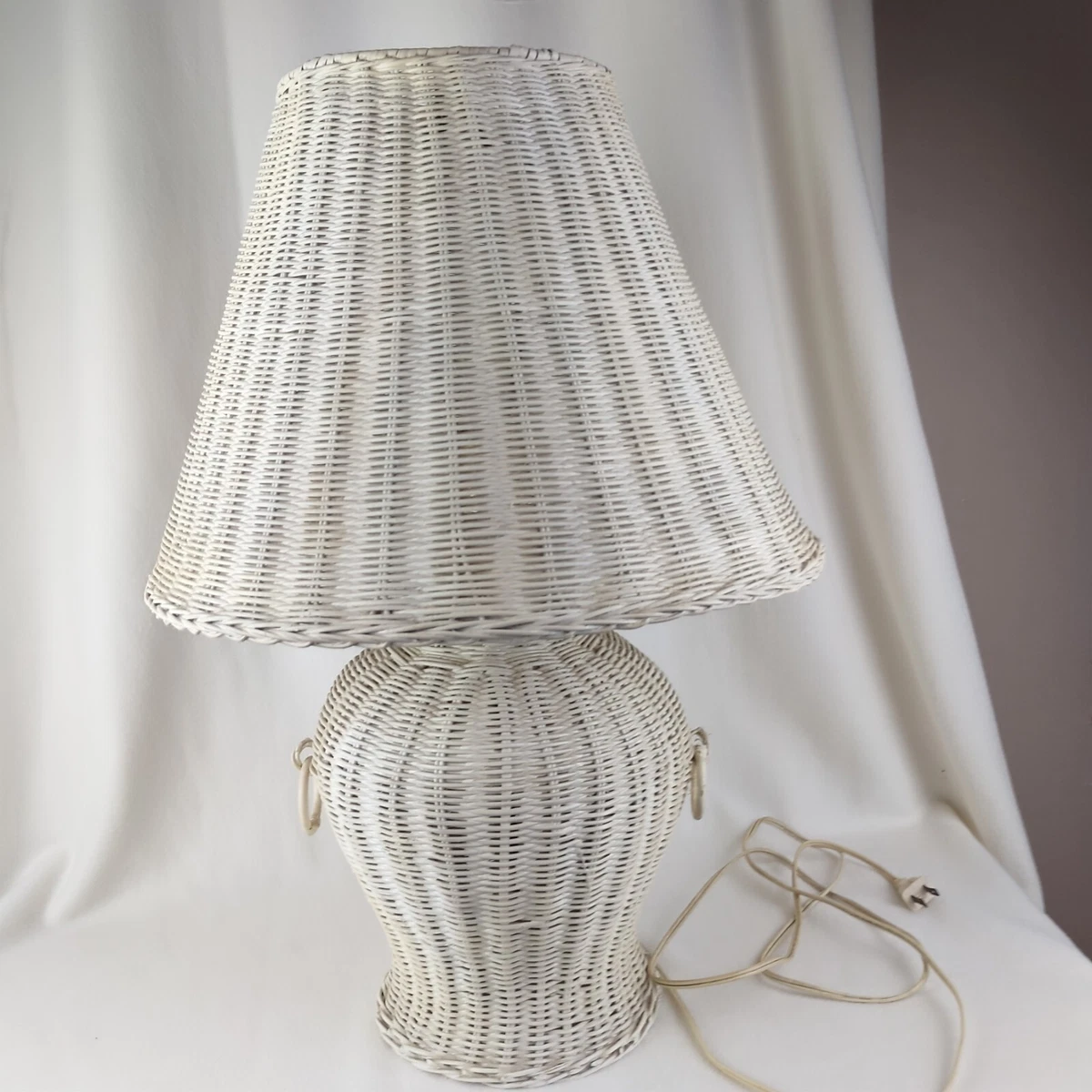 White rattan 2024 table lamp
