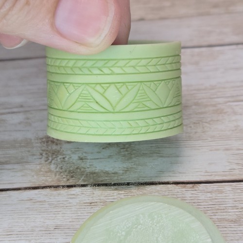Contenedor Pastillero Baratija Verde Pequeño/Mini De Colección, Tapa Floral - Diseño Tallado B - Imagen 8 de 11