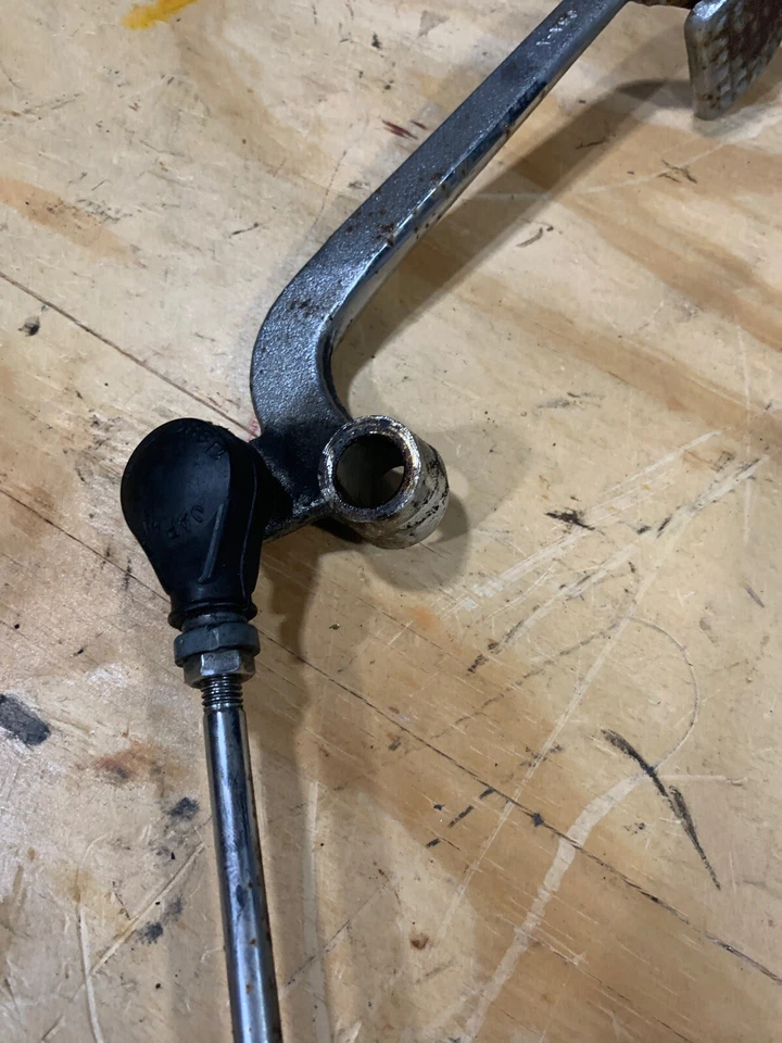 Conjunto de palanca de freno trasero Suzuki 1985 Madura GV1200 43100-05a00 Foto 3 de 4