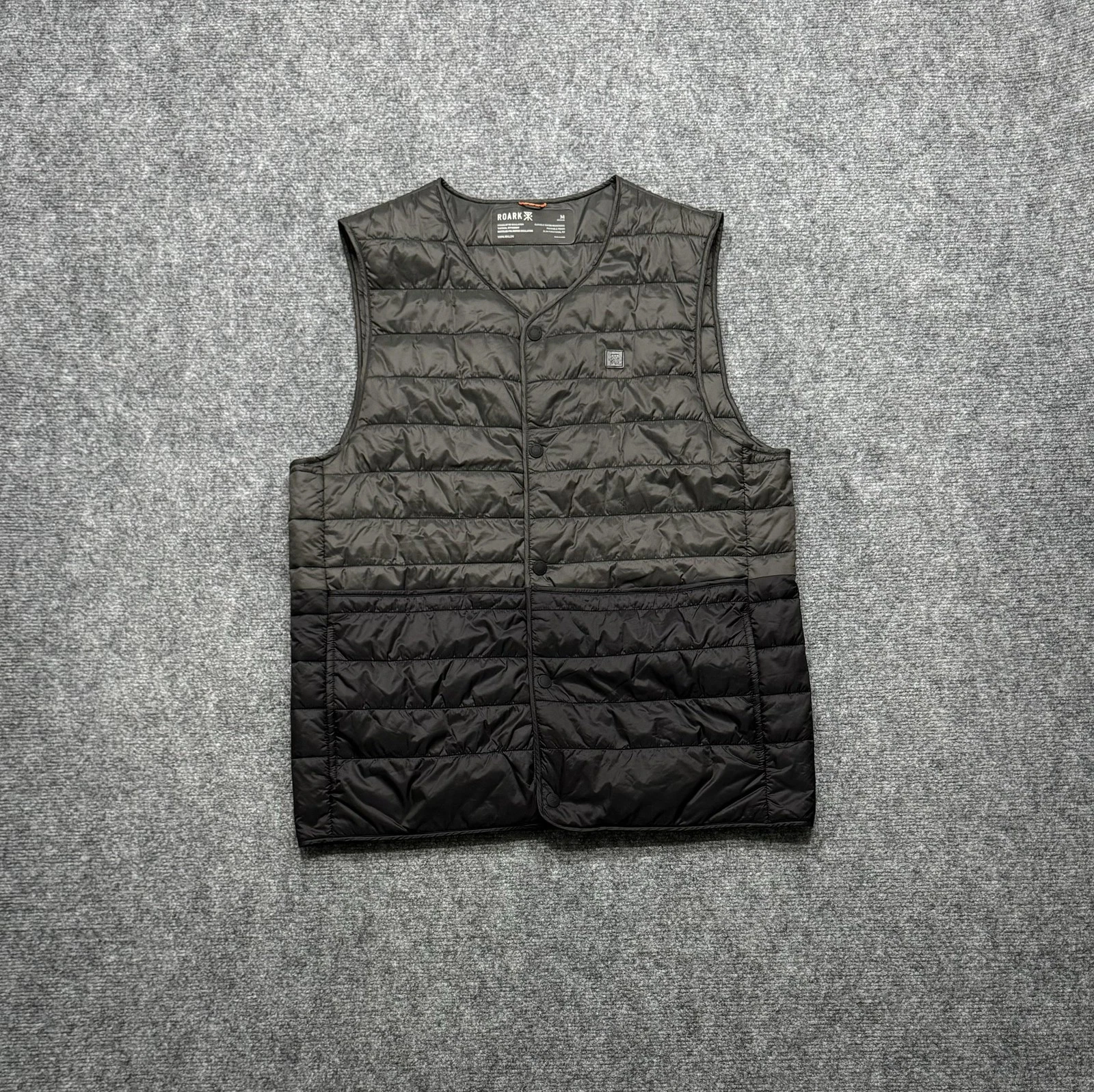 Roark Vest Mens Medium Black Gray Prima Loft Packable Quilted Puffer Snap Front