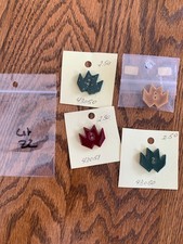 4 Buttons Mill Hill lot 22 