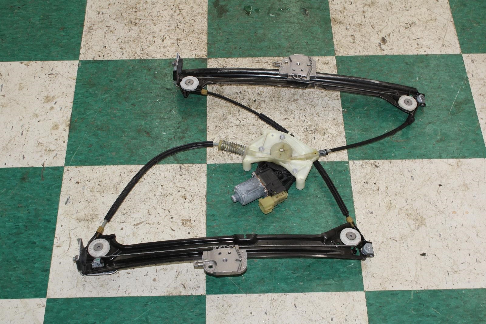 Maserati Ghibli 2014-2021 Front Right Window regulator