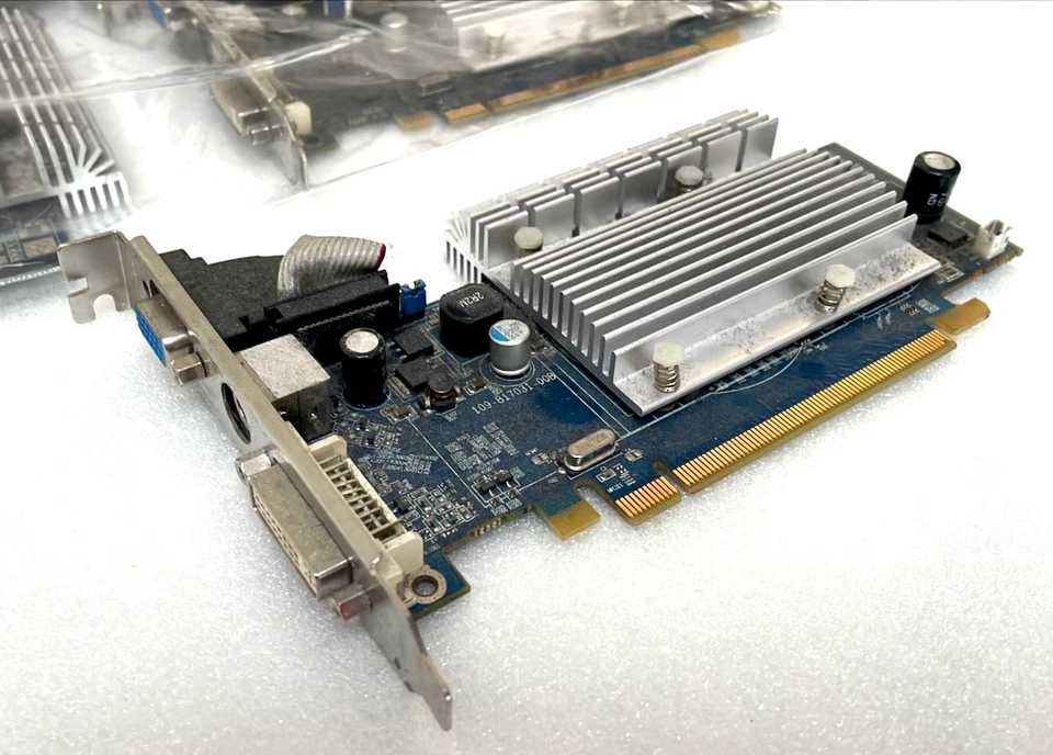 Sapphire ATI HD2400 Pro 256MB DDR2 PCI-E DVI-I VGA TVO Video Graphics Card - Image 2 of 4