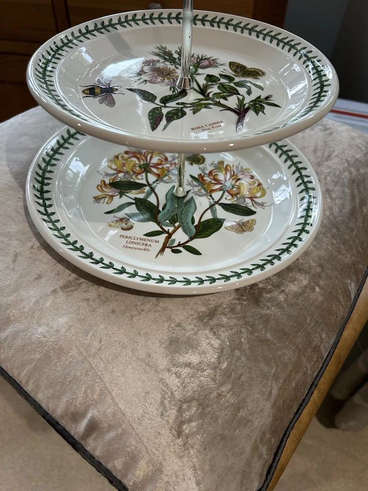 Botanic Xmas Garden  Dog Rose and Honeysuckle & the Ivy 2x2 Cake Stands - Image 3 of 4