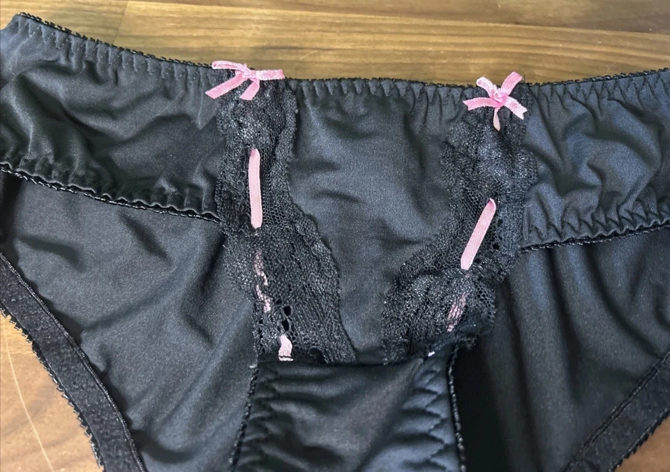 Sexy lazo de seda al tacto de encaje Rampage de colección rosa negro satinado Foto 2 de 4