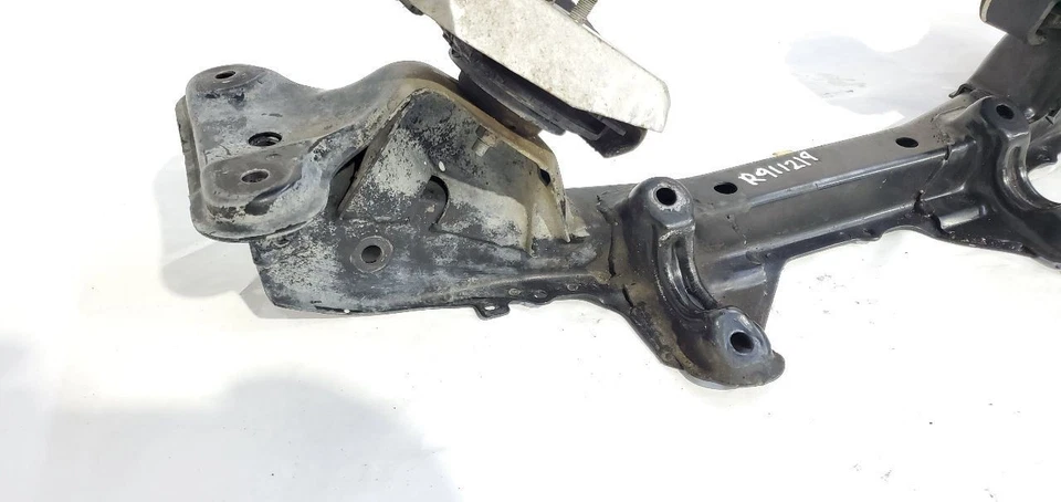 Nissan 240SX 1995 1996 1997 1998 OEM subchasis delantero base del motor Foto 3 de 4