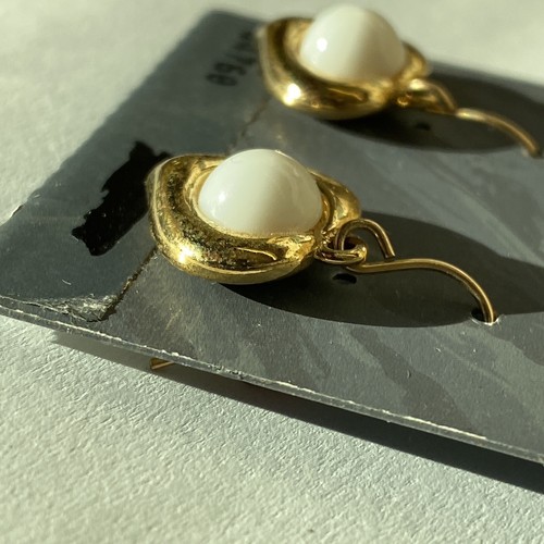 TRIFARI HEART & WHITE CABOCHON DANGLE EARRINGS 14K GOLD FILLED EARWIRE POST Gift - Picture 5 of 8