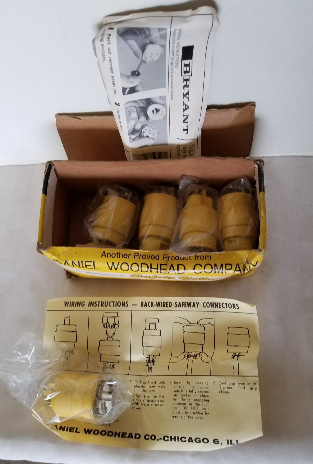 Daniel Woodhead Company 1504 Connector Safeway safety Yellow LOT OF 4
